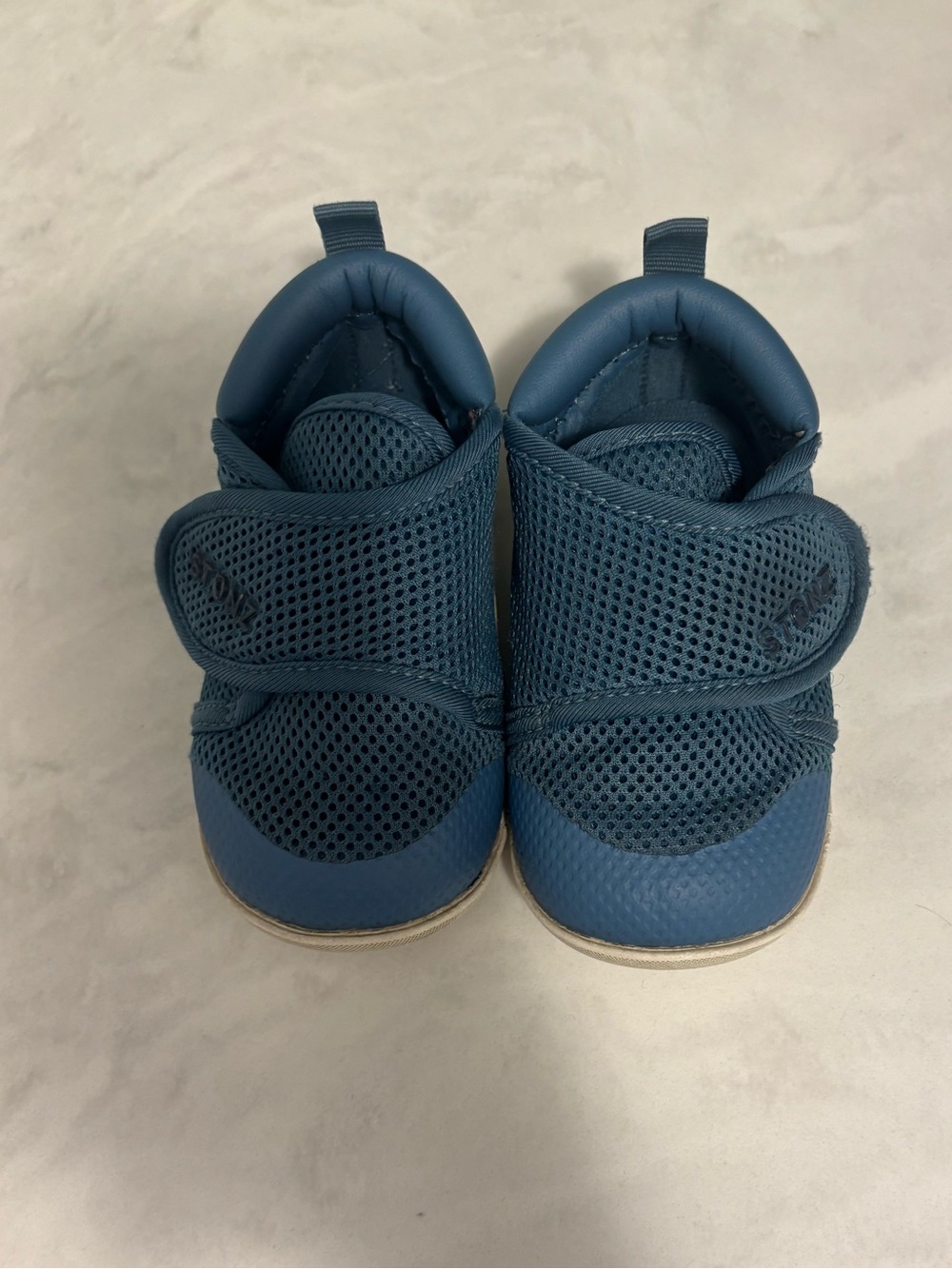 Stonz Kids Blue Mesh Velcro Sneakers Sz 6.